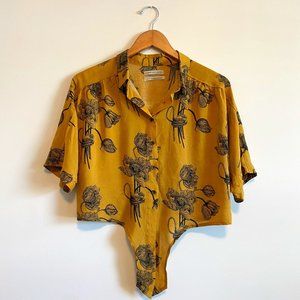 COPY - Urban Outfitters Gold Floral Tie Front Cropped Shirt, M